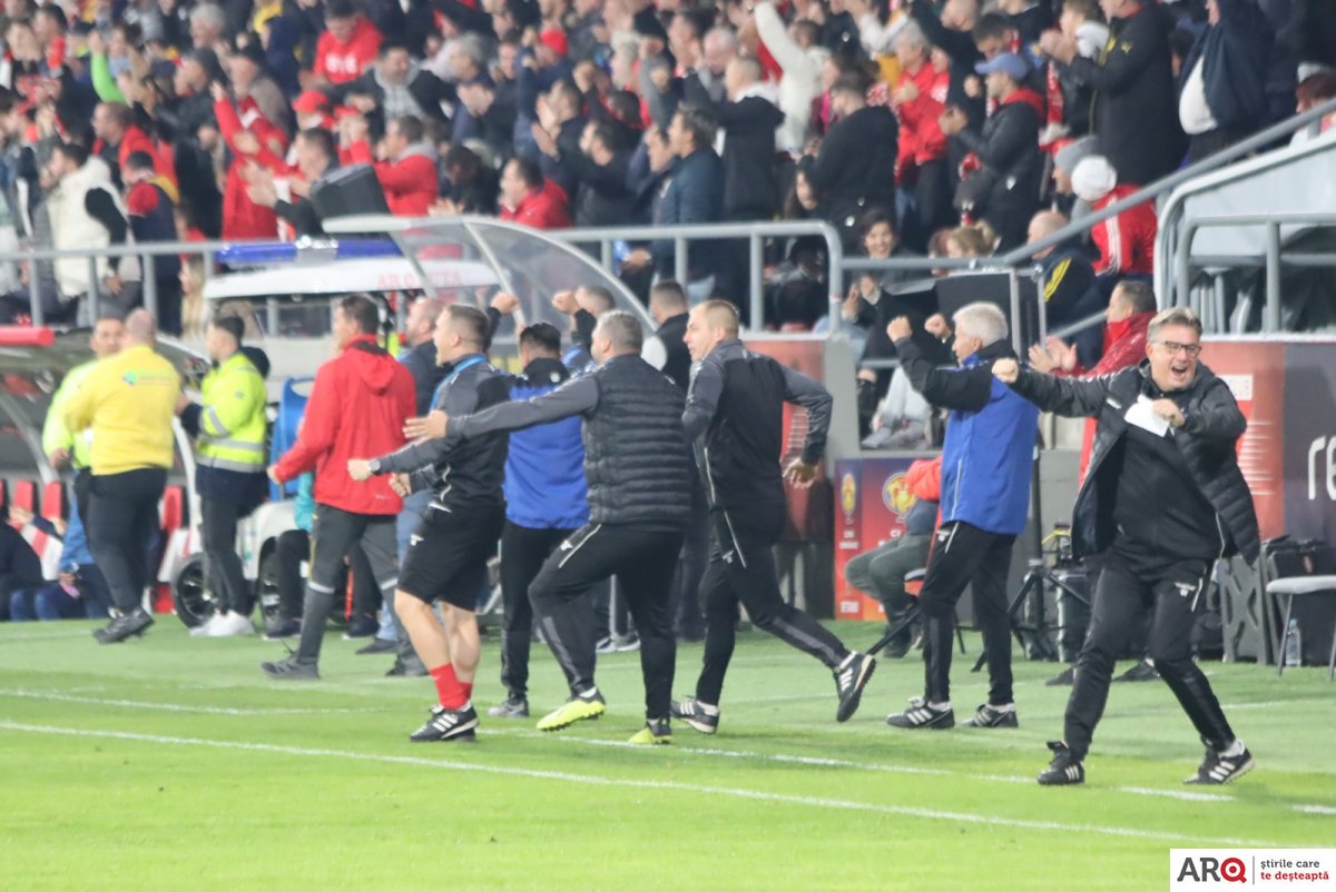 Final de meci nebun, cu patru cartonaşe roşii: UTA - FCSB 2-2 (FOTO)