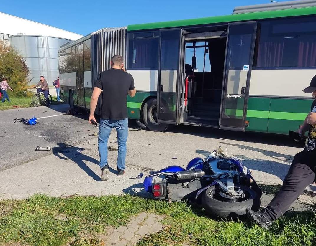 Accident rutier mortal, motociclist intrat sub autobuz, în municipiul Arad, Zona Industrială