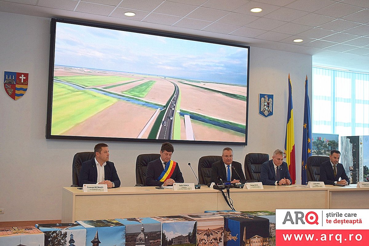 Contractul pentru cel mai important proiect de infrastructură rutieră din judeţ a fost semnat în prezenţa premierului Nicolae Ciucă şi  a ministrului de Interne, Lucian Bode (FOTO)