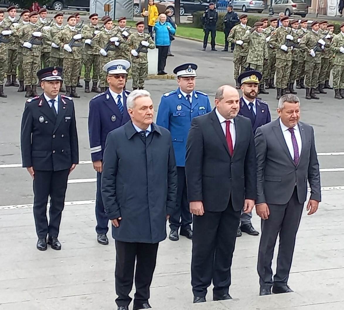Ziua Armatei – sărbătorită la Arad şi Păuliş (FOTO)