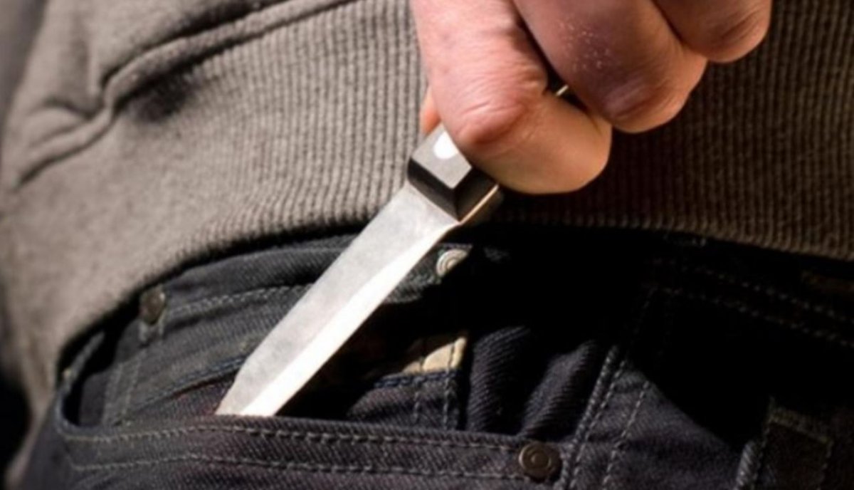 Dosar penal întocmit de polițiști după ce un copil a mers la școală cu un cuțit