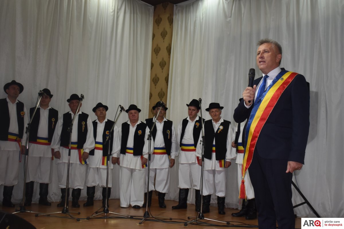 Spectacol aniversar la Șiria - 18 ani de existență a Grupului Vocal „Podgorenii” (FOTO şi VIDEO)