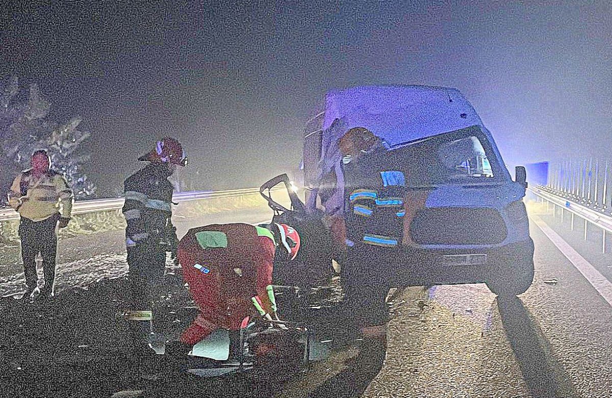 Accident rutier cu TIR și microbuz de persoane pe Autostrada A1 între localitățile Pecica și Nădlac