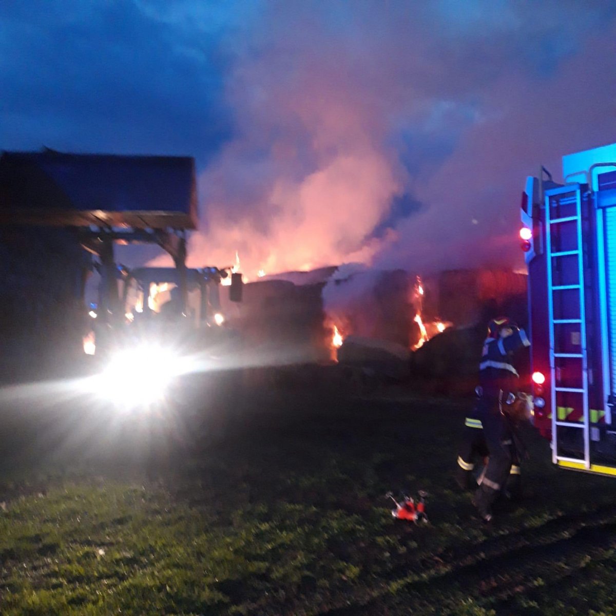 Incendiu baloți de paie în localitatea Chereluș