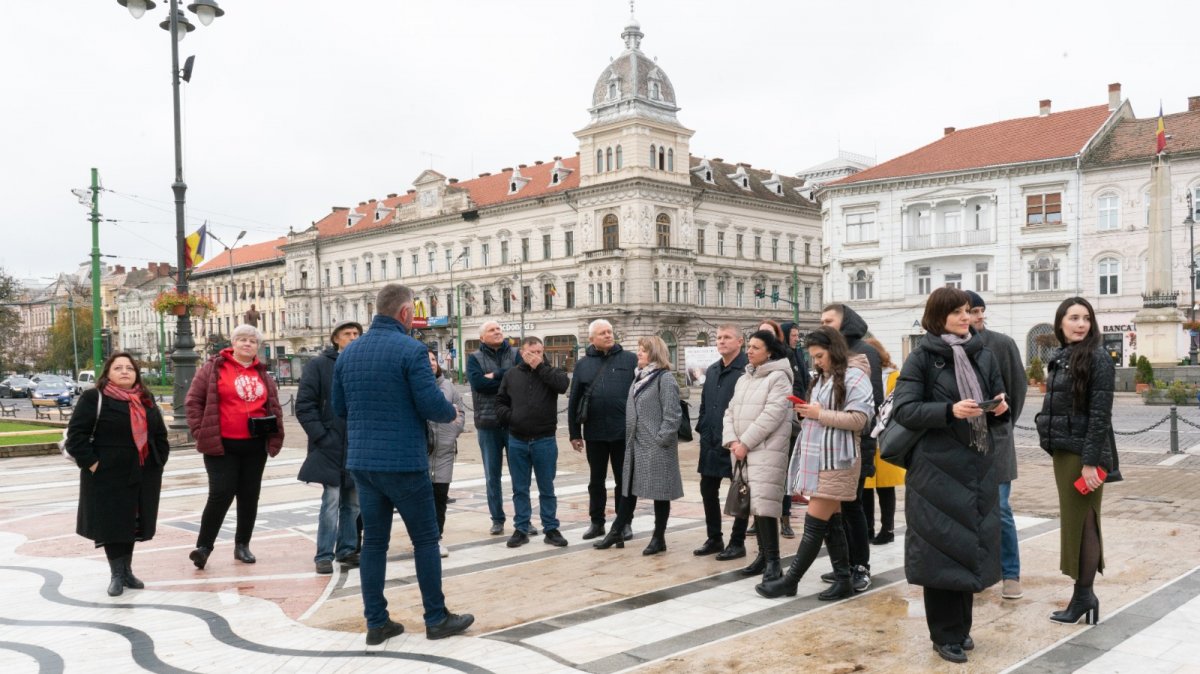 Turul municipiului Arad pentru o delegaţie din Basarabia (FOTO)