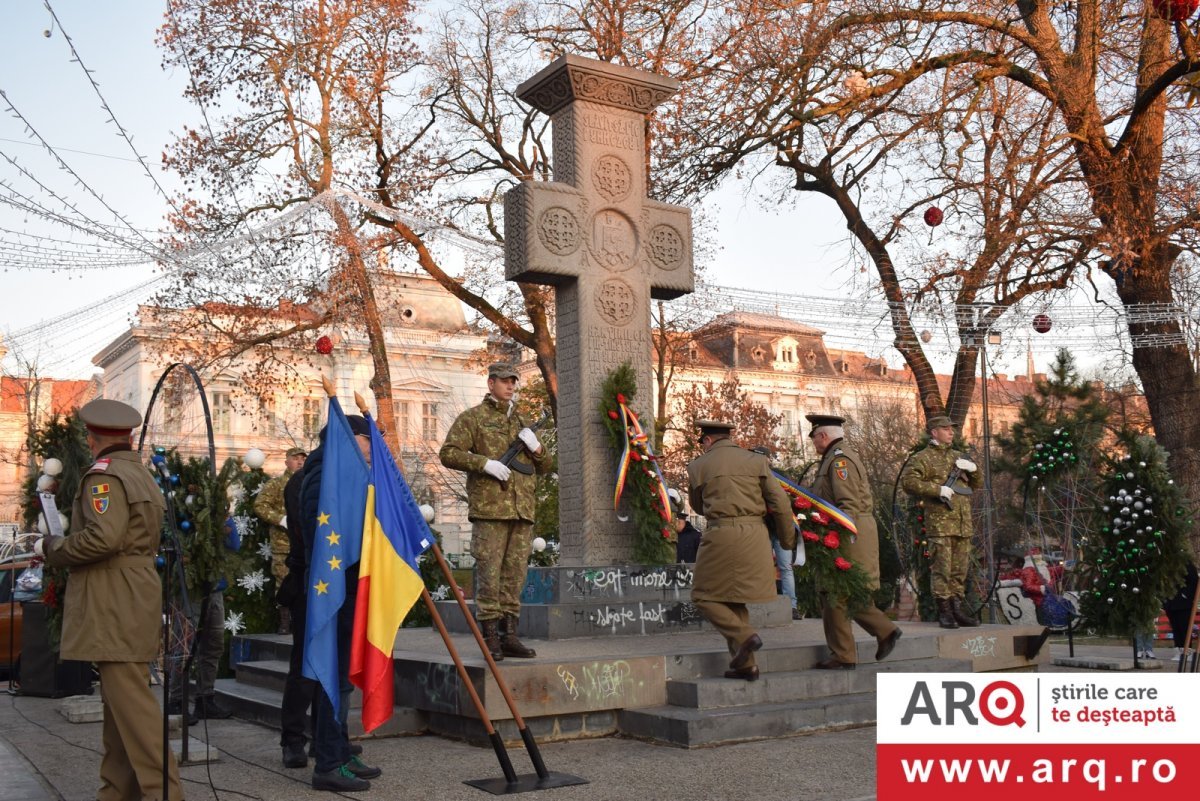 Ziua Naţională la Arad: expoziție de mașini de epocă, prezentare de modă pentru copii, PARADĂ MILITARĂ și concert de muzică ușoară; vezi care este PROGRAMUL EVENIMENTELOR