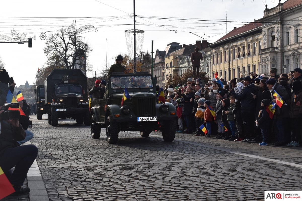  Prima defilare a vehiculelor istorice de 1 Decembrie la Arad