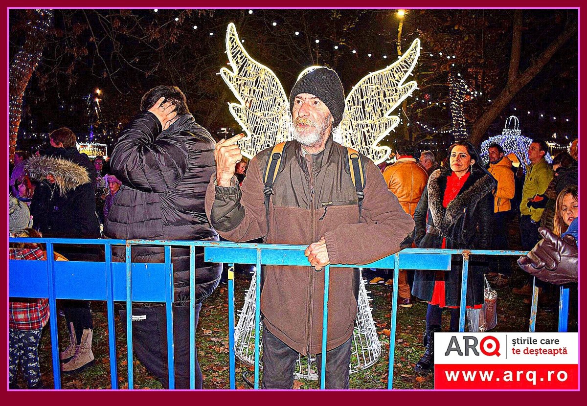 Un înger trist la Târgul de Crăciun al Aradului ...