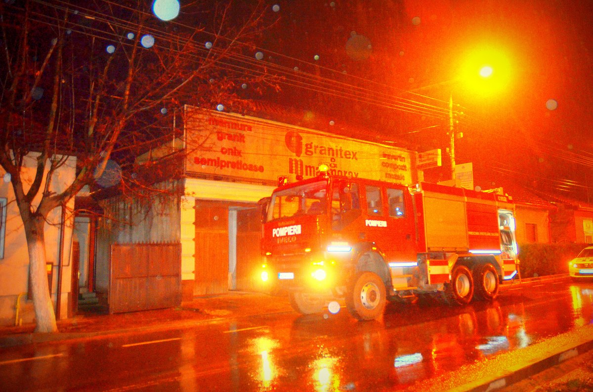 Incendiu în Arad pe Calea Radnei