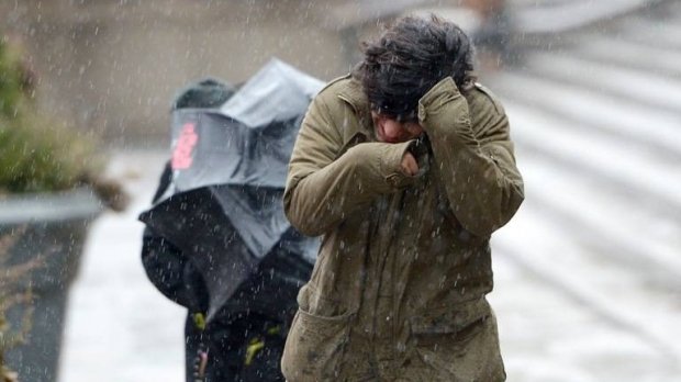 INFORMARE METEO: Ploi şi intensificări ale vântului până marţi 