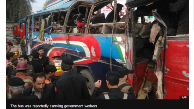 Un autobuz a EXPLODAT în Pakistan: Cel puţin 16 MORŢI şi 24 de răniţi 