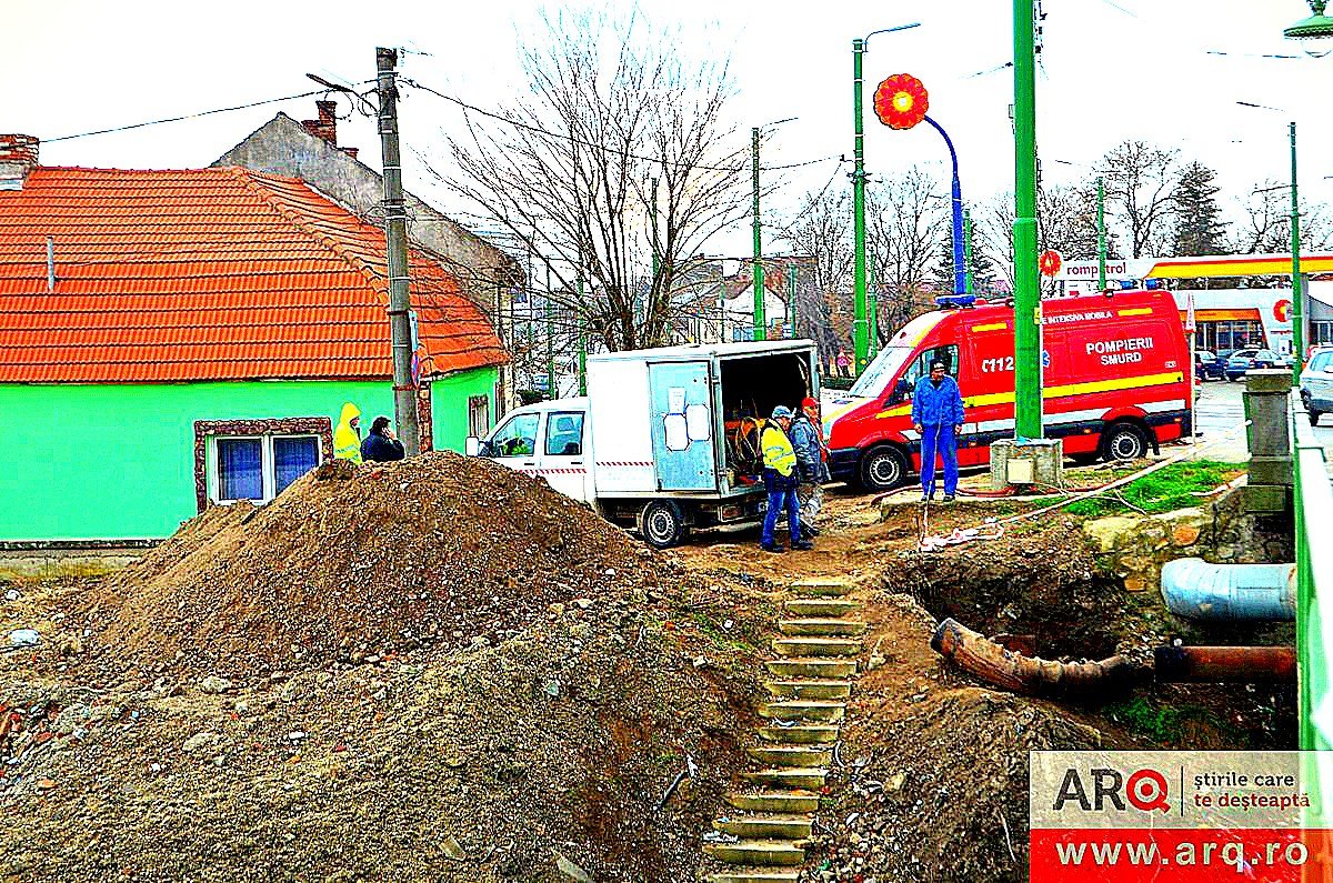 Doi muncitori arşi la capul Podului TRAIAN