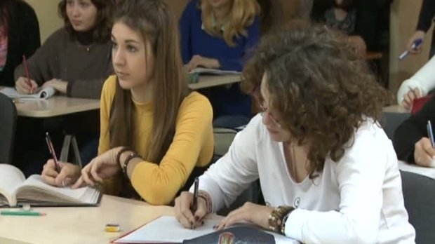 Veste bună pentru elevi. Guvernul LE DĂ BANI pentru a merge la LICEU