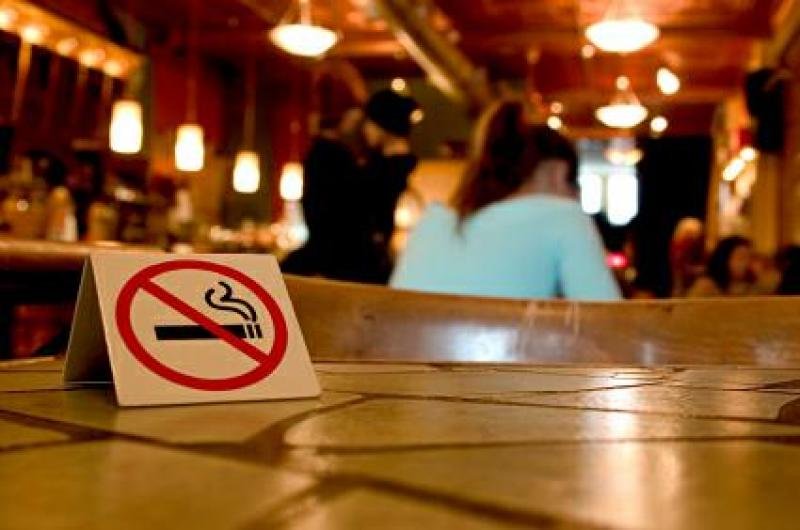 Prima reclamație din Arad pentru fumatul în spații publice