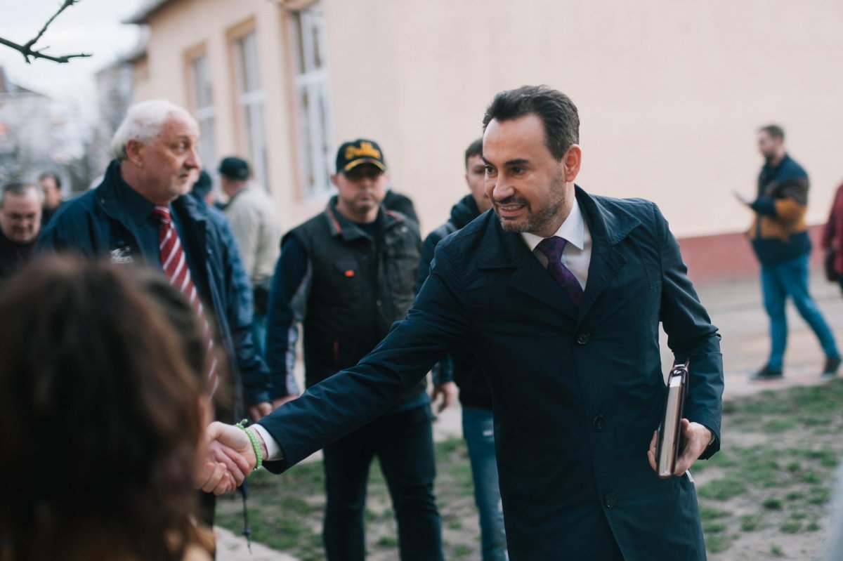 FOTO | Primarul ia la rând cartierele