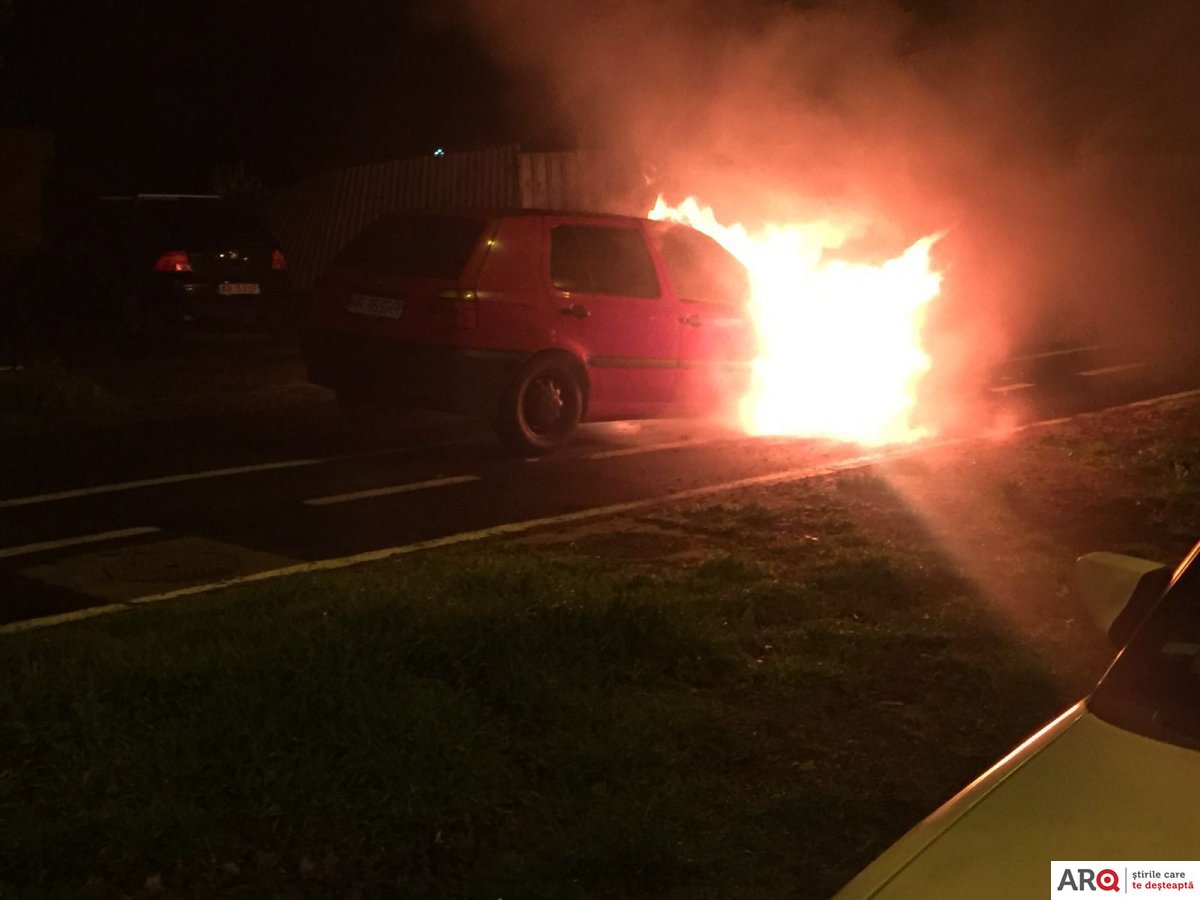 Mașină în flăcări pe Calea A. Vlaicu din Arad