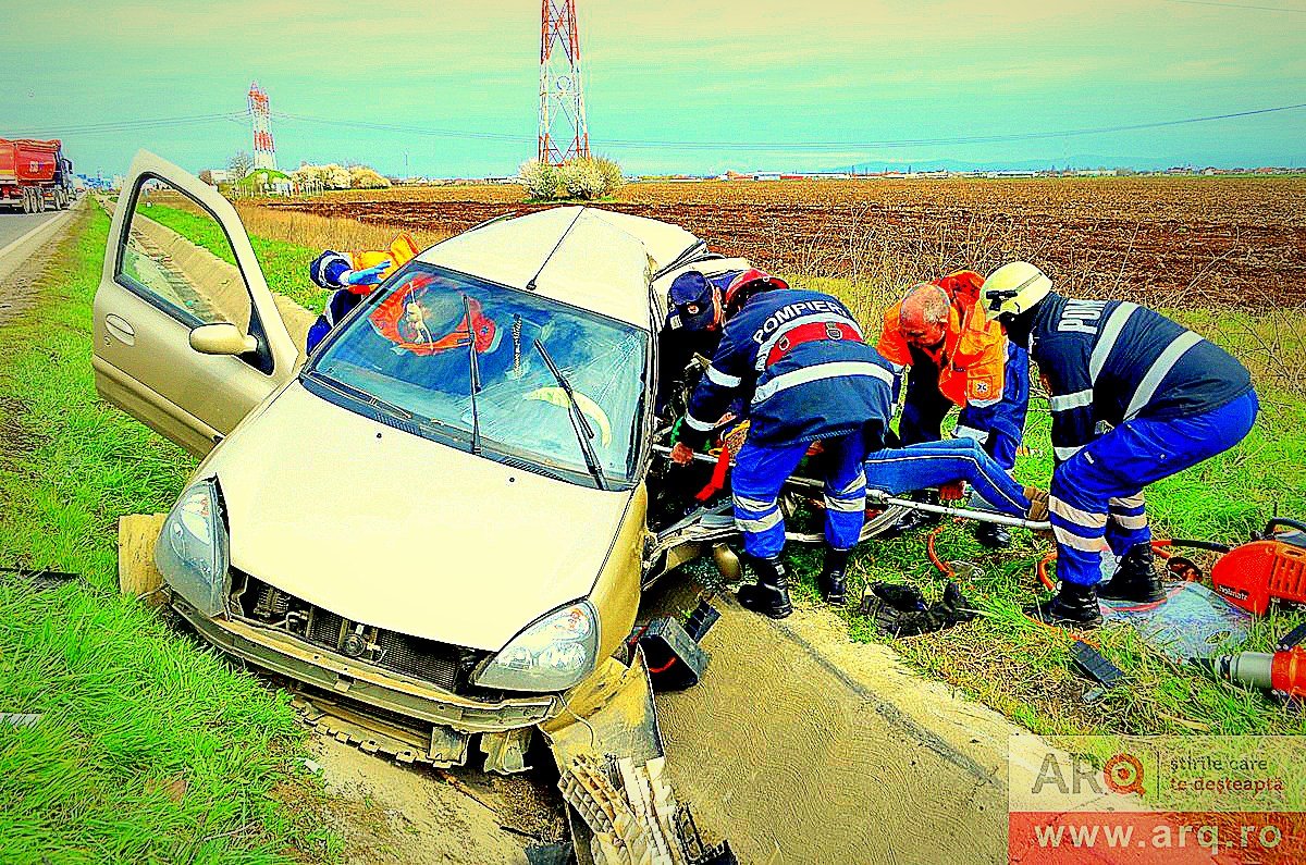 Accident cu descarcerare la ieşirea din Arad (Foto - Video)