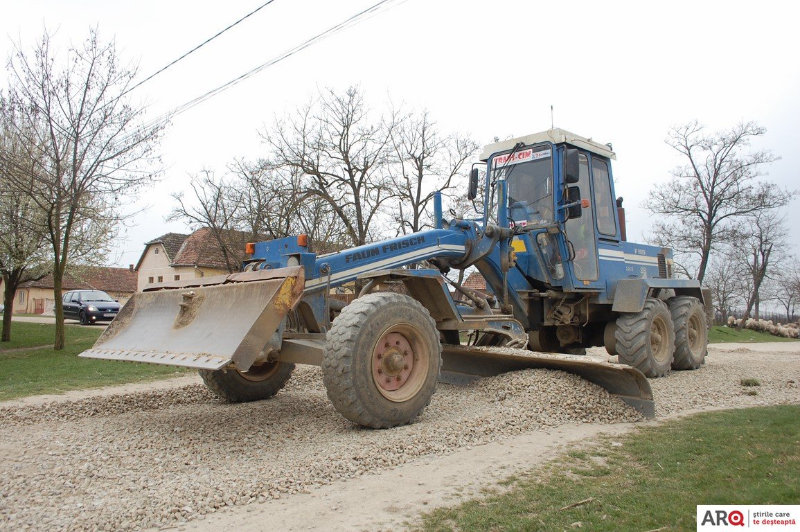 Modernizarea drumurilor din comuna Secusigiu este în plină desfășurare