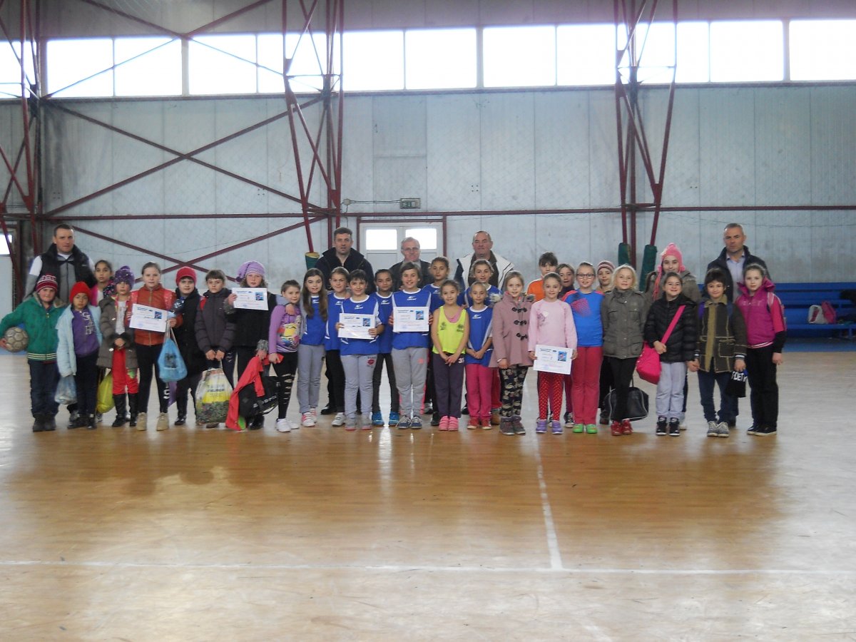Şcoala Gimnazială Şimand - campioana Aradului la ONSŞ fotbal feminin, ciclul primar