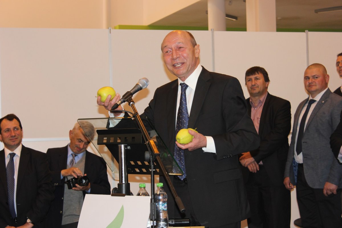 FOTO | Băsescu, pentru prima dată la Arad în tabără opusă finului Falcă, la lansarea candidaților PMP
