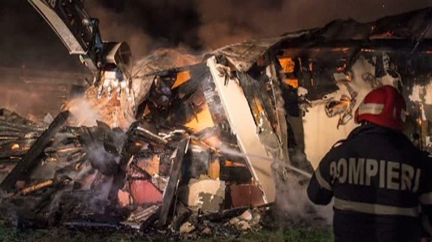 INCENDIU violent în Suceava. O biserică a ars din temelii