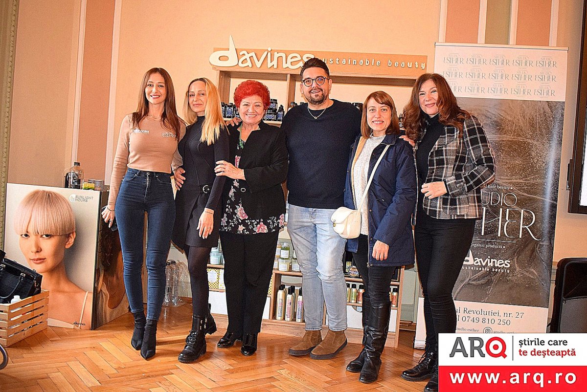 Târgul Expozițional al Designerilor s-a deschis ieri în Sala Marii Uniri din Arad