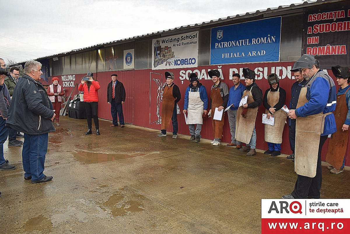 O nouă promoţie la Şcoala de Sudură din Arad; între 30-35% dintre absolvenţi ajung să lucreze în străinătate (FOTO)