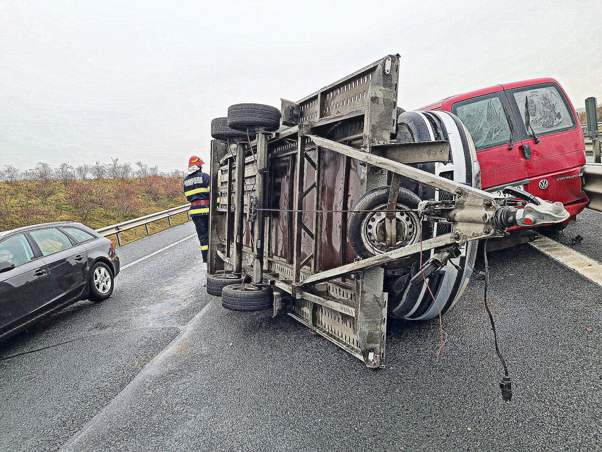 Accidet cu microbuz și două WV-uri pe Autostrada A1 lângă Orțișoara 