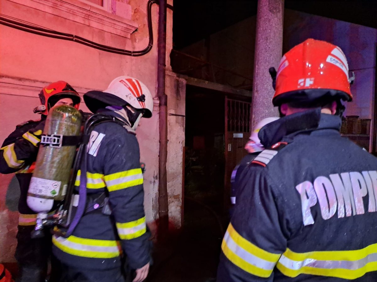 Bărbat mort în incendiu pe strada Alexandru Gavra