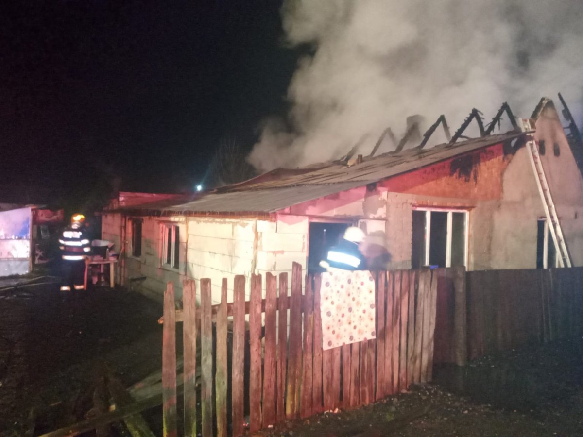  Incendiu izbucnit la o casă din localitatea Buteni