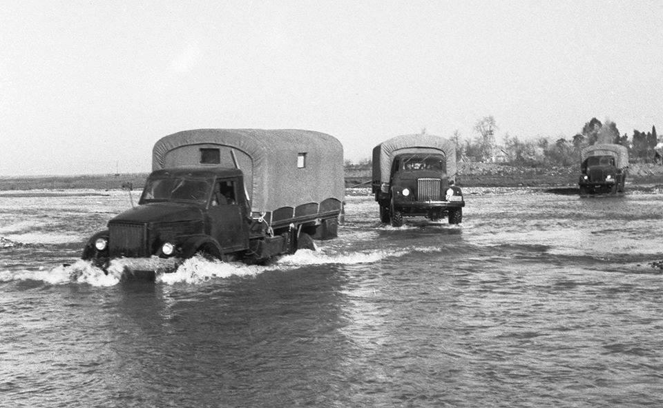 Un scurt istoric al Uzinei din Novgorod (Rusia) și a camionului militar GAZ 63
