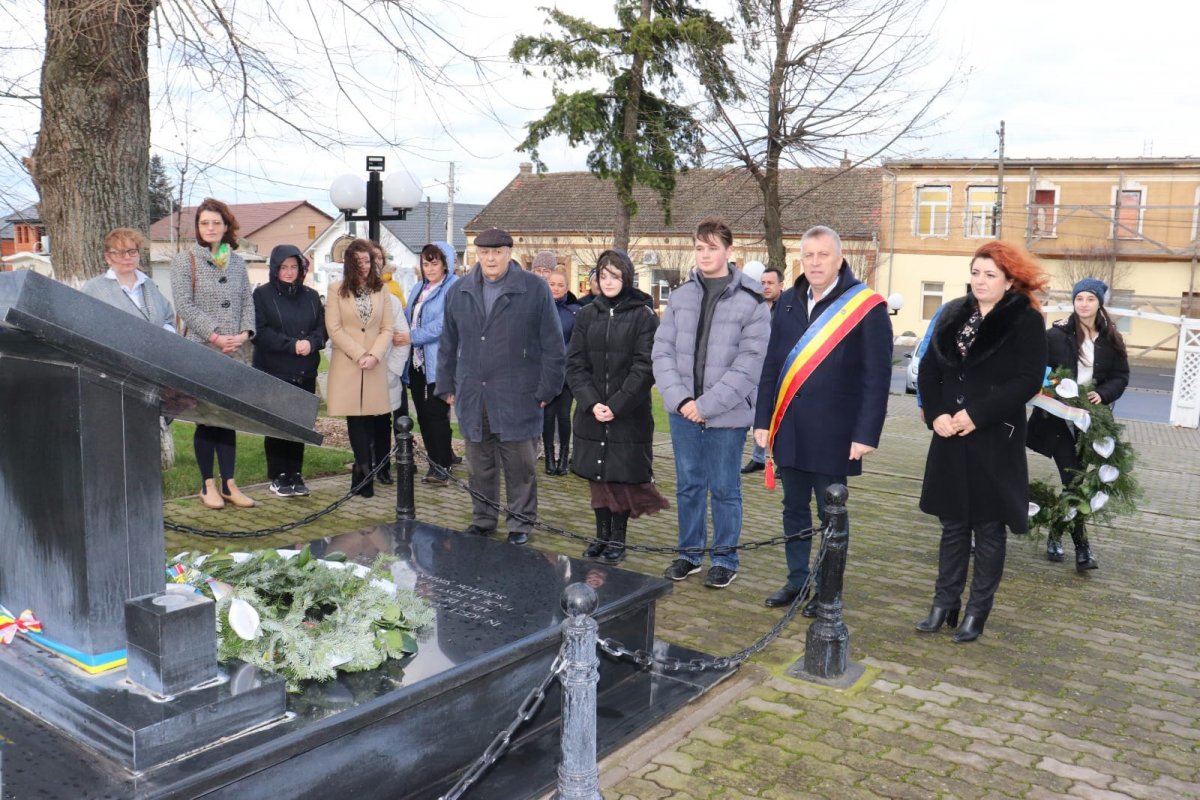 175 de ani de la naşterea lui Ioan Slavici: autorităţile de la Şiria au „reaprins candela preţuirii” (FOTO)