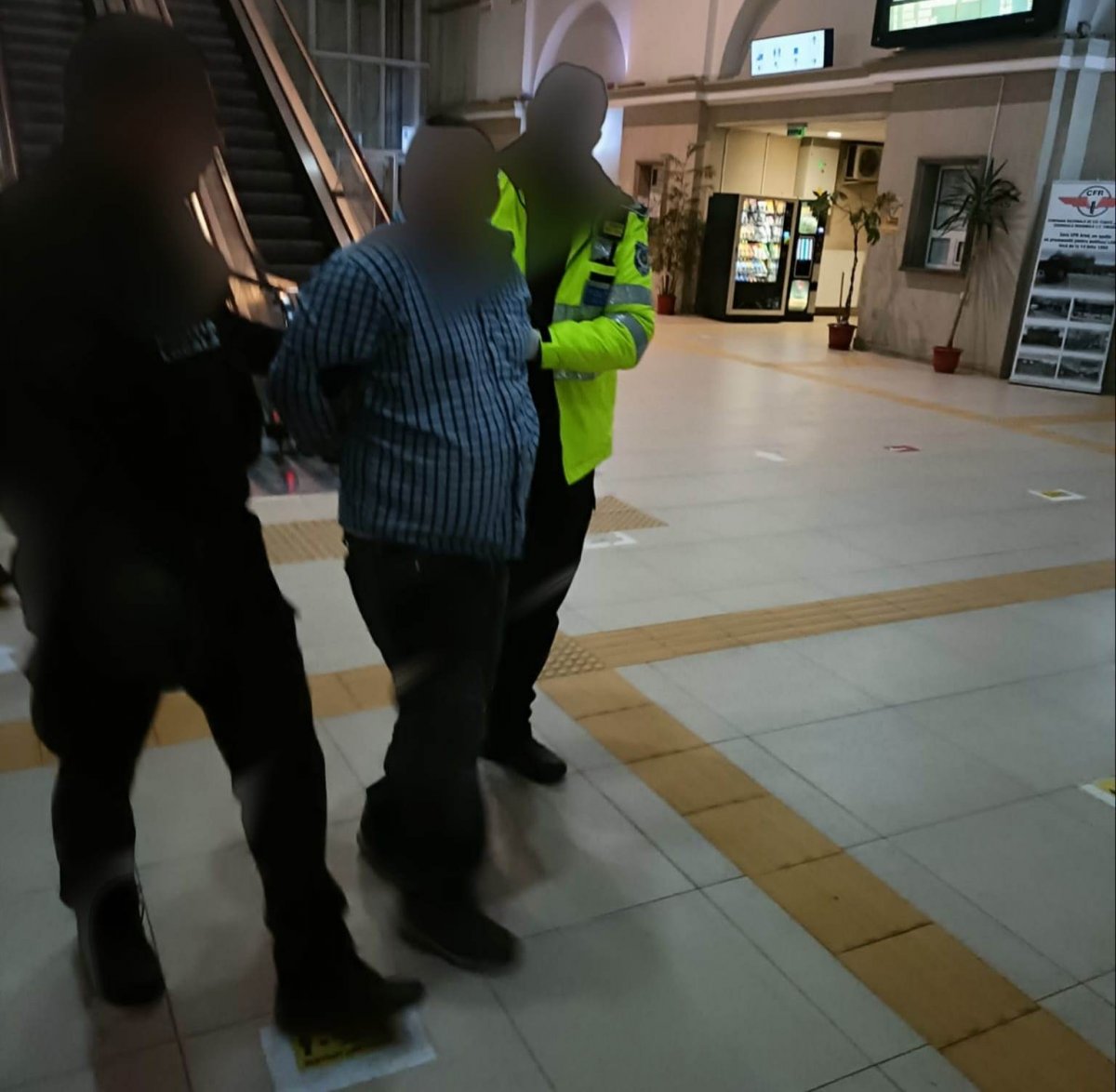 Scandalagiu cu nervii la pământ încătuşat de Poliţia Locală în gară