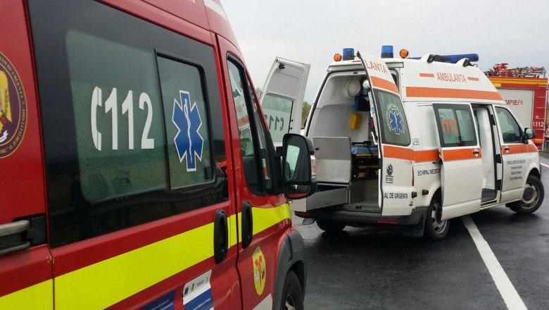 O mașină a intrat în parapet, pe autostradă, între Arad și Timișoara / UPDATE: Cele trei victime au fost rănite ușor