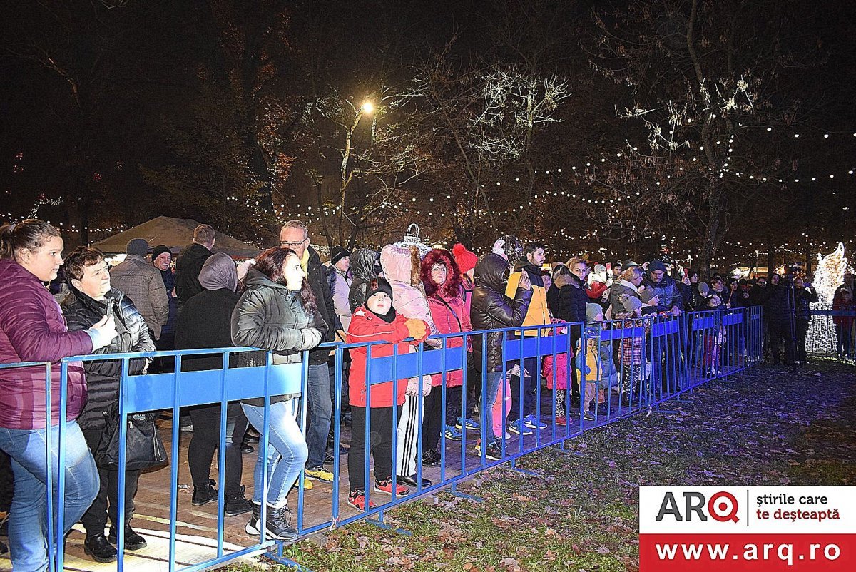 Seara corurilor din Arhiepiscopia Aradului, la Târgul de Crăciun