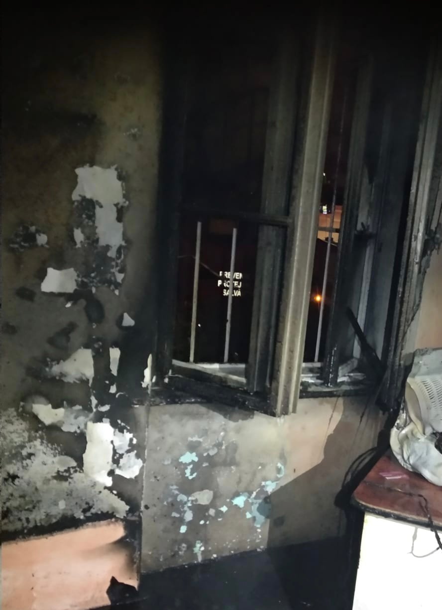  Incendiu la o casă părăsită din municipiul Arad, strada Iakob Cardoș