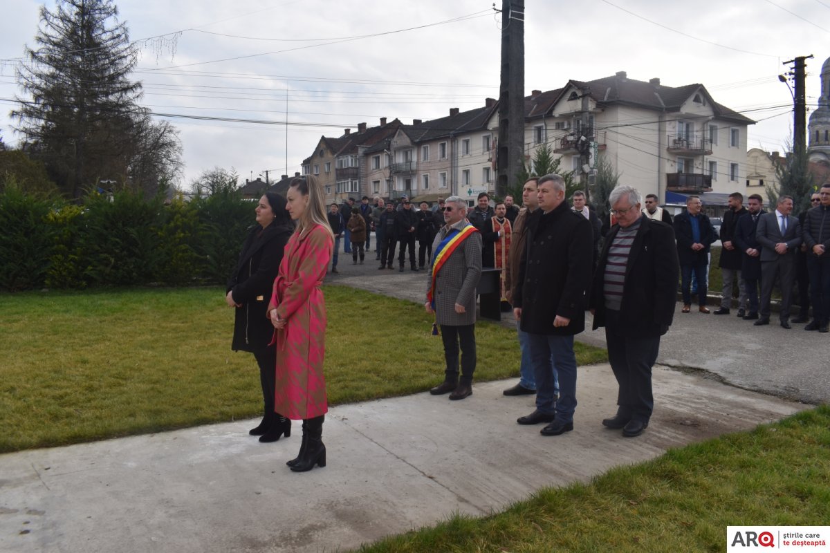 Bârzava - sfințirea monumentului eroilor și sfinţirea a trei capele (FOTO şi VIDEO)