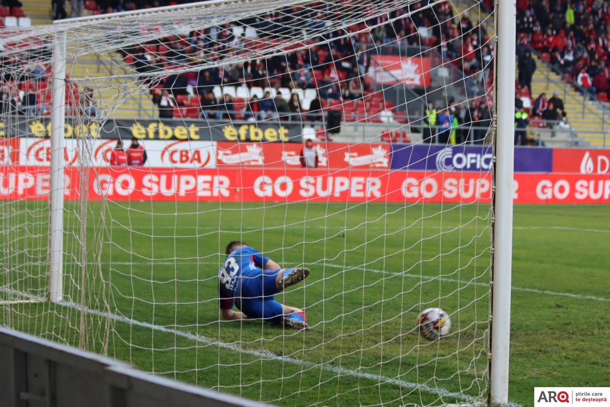 E GROASĂ RĂU. Înfrângere acasă cu lanterna roşie şi 13 meciuri fără victorie: UTA – FC Mioveni 1-2 (FOTO)
