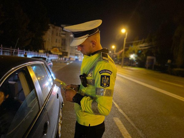 Razie „fulger”, în Arad și Chișineu-Criș. Vezi câte mașini au fost controlate