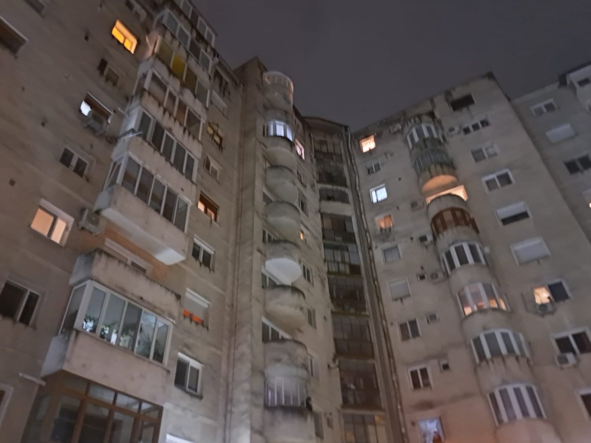 Tentativă de sinucidere la un bloc de pe str. Banu Mărăcine