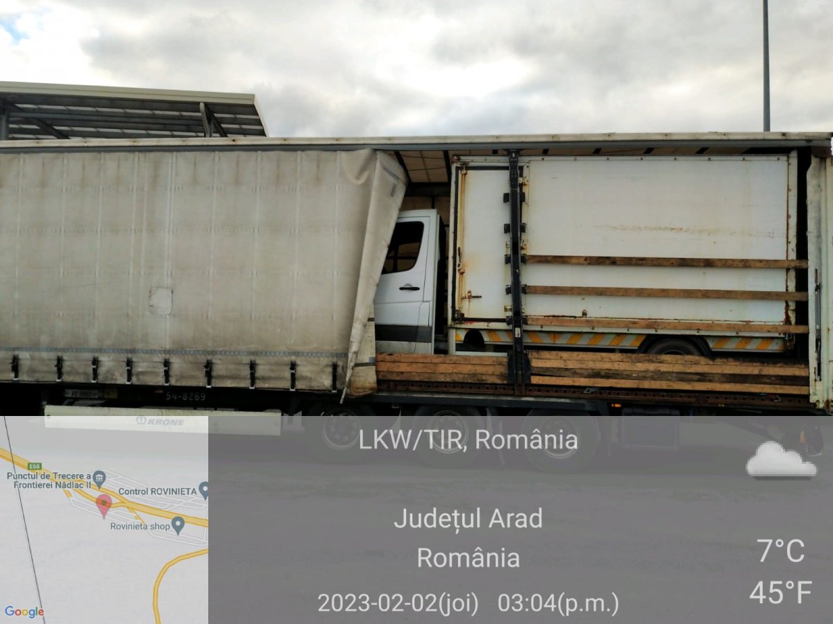 Topul imaginației: cu camioneta băgată-n TIR și ale „mici obiecte” aduse din Irlanda (FOTO)