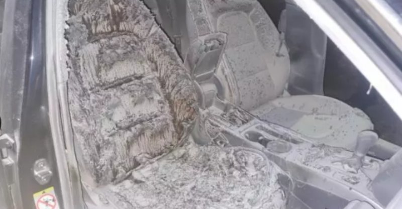 Ăsta ar merita închis pe viaţă: un drogat şi-a băgat iubita în portbagaj şi i-a dat foc
