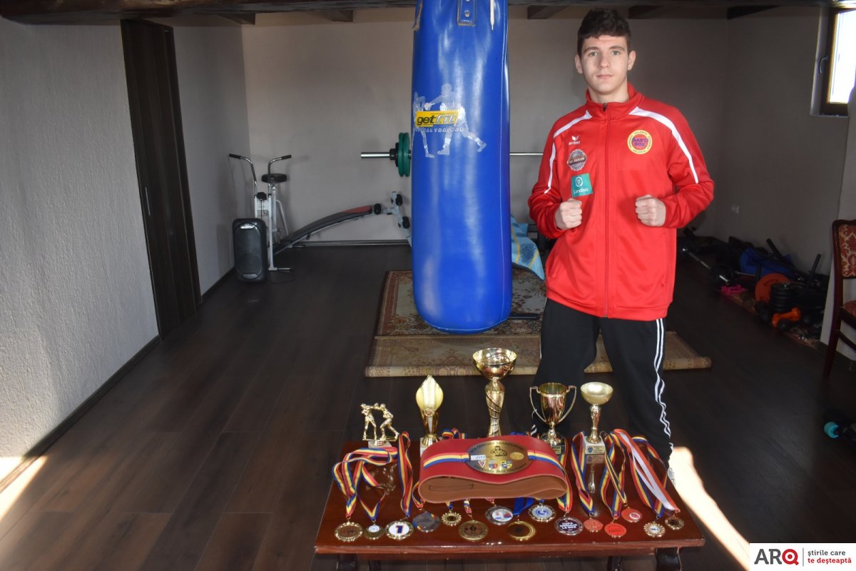 Andrei Marcu - boxerul campion din Frumușeni; la doar 14 ani a obținut medalia de aur în Polonia