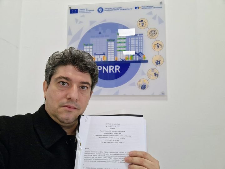 Investiţii noi la Ghioroc: un nou cămin cultural, sală de sport, asfaltări de străzi şi eficientizarea energetică a sediului Primăriei