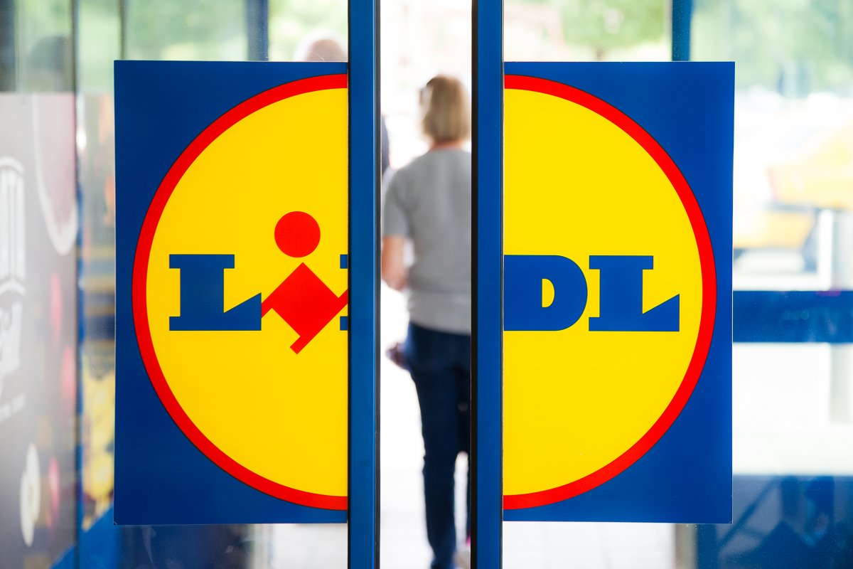 Protecţia Consumatorilor a dispus oprirea temporară a prestării de servicii în magazine LIDL din mai multe oraşe, printre care şi ARADUL; vezi care este motivul