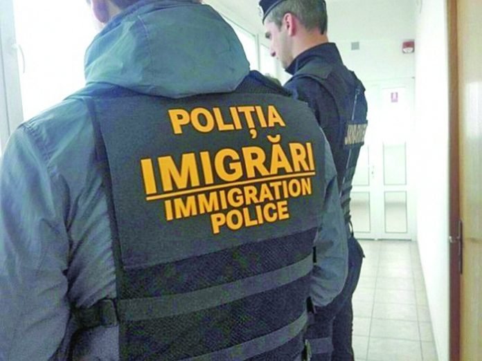 Persoane depistate în ilegalitate, deportate de polițiștii de Imigrări