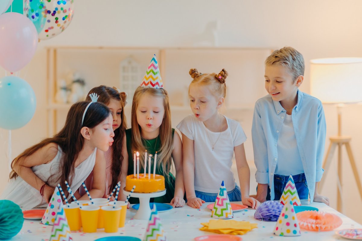 Cu ce decorațiuni poți da culoare unei petreceri aniversare pentru copii?