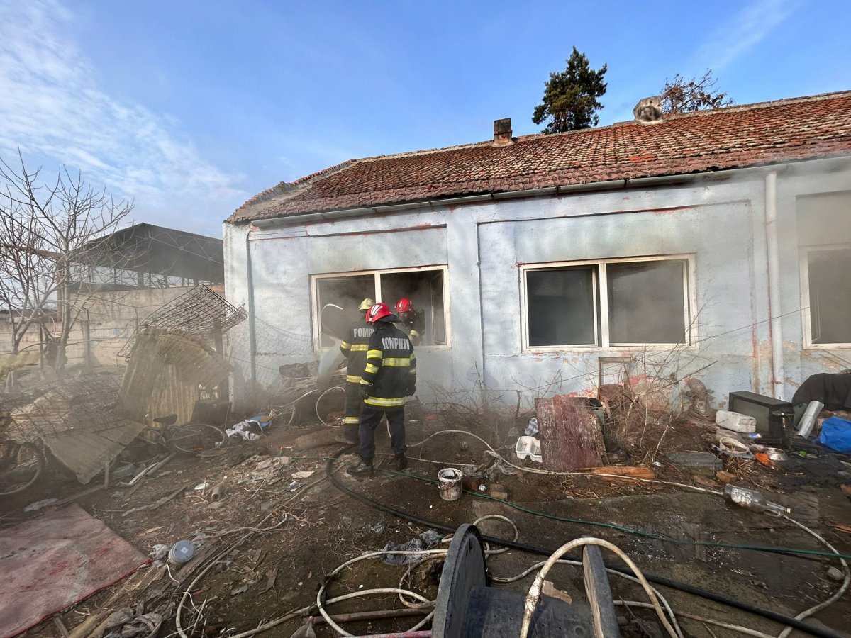 Incendiu la o casă pe str Andrei Șaguna