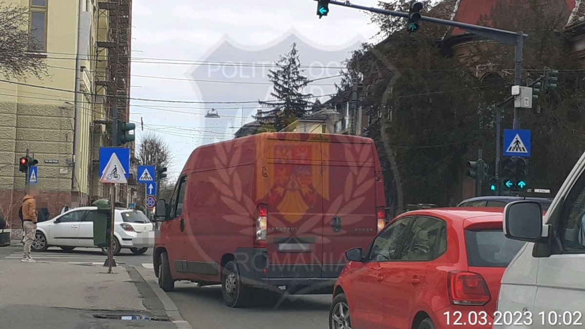 Cât costă să înjuri poliţiştii locali; se pare că femeile sunt mai rele de gură şi plătesc mai mult