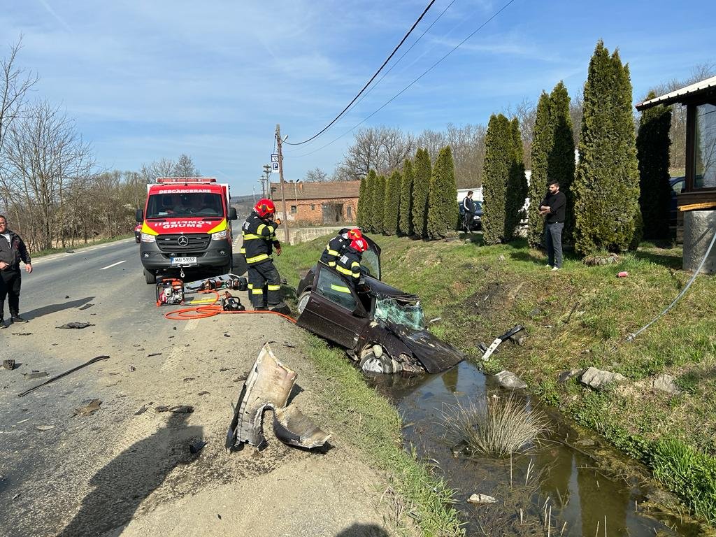 Doi octogenari morți în accident rutier cu două autoturisme în localitatea Bârzava
